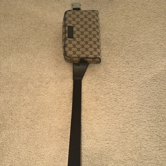 Gucci beige/brown GG
canvas Crossbody Fanny Pack - Picture 6 of 9